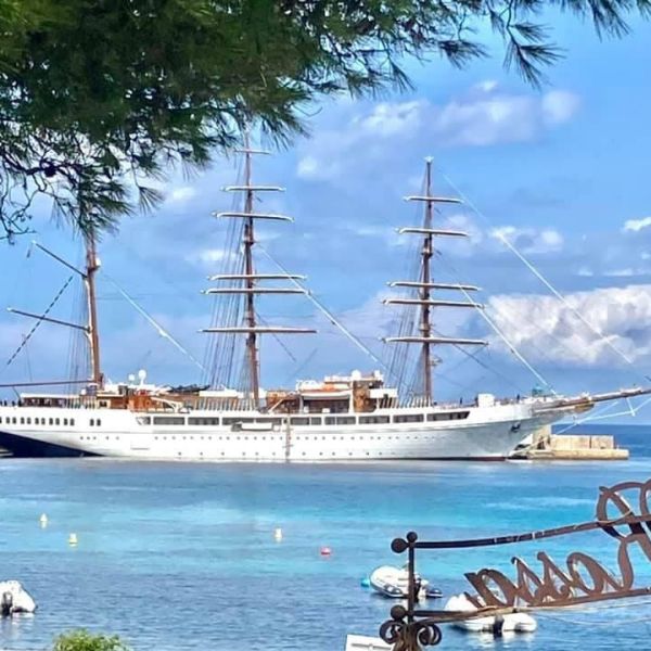 façade hotel ile rousse